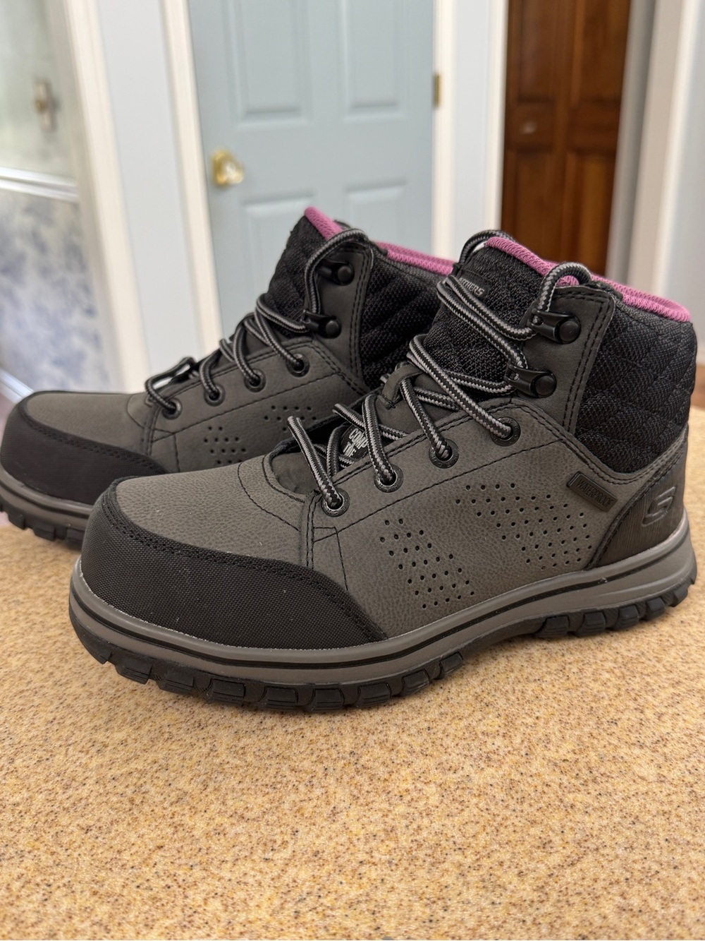 Skechers Work‎ Composite Toe Waterproof Memory Foam Work Boots Womens Size 5.5